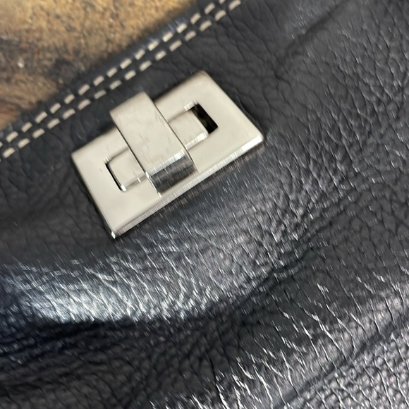 Danier black leather purse - excellent shape.  Pebbled leather - Picture 3 of 17